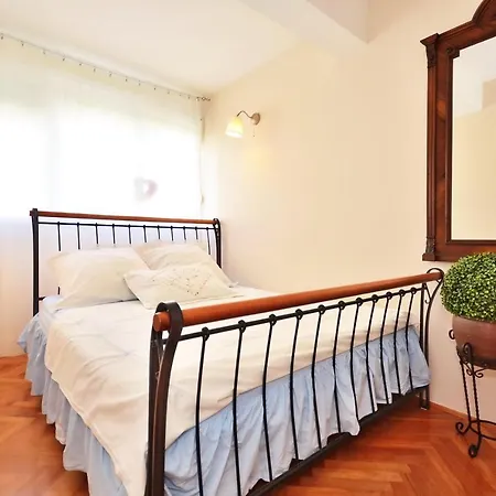 Apartments With Wifi Split - 12516